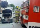 Bomberos Voluntarios acudieron al incendio de un vehículo
