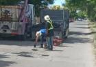 El Municipio de Coronel Rosales continúa el bacheo en toda la ciudad con personal propio y tareas tercerizadas 