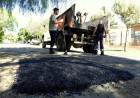 El Municipio de Coronel Rosales continúa los trabajos de bacheo en calles de distintos barrios