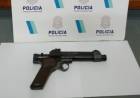 Una pareja es acusada de amenazar con un arma a un empleado