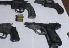 Detuvieron en un control a tres hombres que iban con armas de fuego en un auto