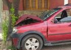 Un auto chocó contra un árbol en 9 de julio al 200