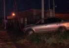 Un hombre perdió el control de su auto e impactó contra una columna de alumbrado