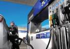Por la caída del barril de petróleo bajan hasta 3 por ciento las naftas y el gasoil