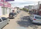 La estructura de un cartel está a punto de caerse en pleno centro