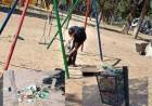 Una pareja limpió un sector del parque después de la noche de Navidad
