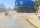 Peligro en la esquina de 25 de mayo y Rivadavia: hoy funcionaban dos semáforos en verde a la vez