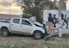 Chocó contra un paredón, y se encerró en la camioneta más de 3 horas para evitar el control de alcoholemia