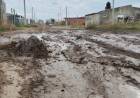 Solicitan mantenimiento en una calle de tierra, cerca de un jardín de infantes