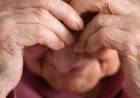 Le hicieron el “cuento del tío” y le robaron dinero a una mujer de 84 años