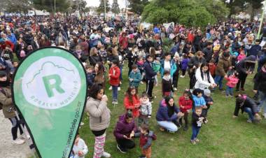 Una multitud disfrutó del festival por el “Día de la Niñez” organizada por el Municipio y Mesa Barrial Zona Sur 