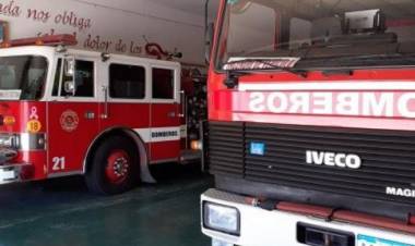 Bomberos Voluntarios acudieron al incendio de un vehículo