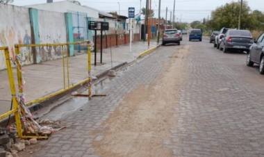 El Municipio de Coronel Rosales continúa trabajos de reparación de pavimento articulado y paños de hormigón 