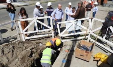 El Intendente Uset recibió al subsecretario de Recursos Hídricos y recorrieron obra de cambio de cañerías