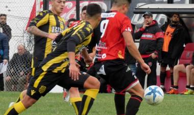 Sporting inicia el campeonato ante Olimpo en el Mendizabal