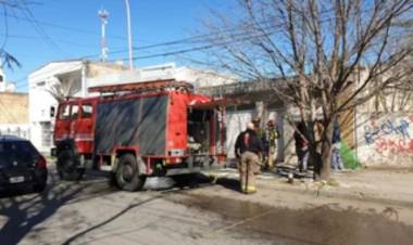 Bomberos Voluntarios asistieron al principio de incendio de una vivienda en Murature al 600