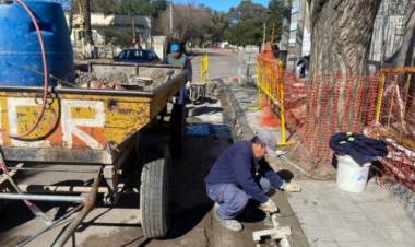 El Municipio continúa realizando reparaciones de cordones cuneta en distintos sectores de la ciudad 