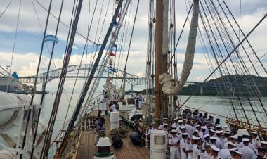 Tras zarpar de Panamá, la fragata ARA “Libertad” inició su navegación por el Océano Pacífico