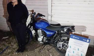 Un detenido por circular en una moto robada