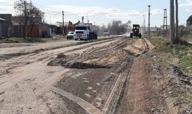 El Municipio continúa los trabajos de reparación de calles de tierra en distintos barrios y localidades