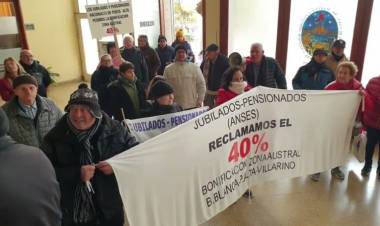 Se mantienen firmes en su reclamo los jubilados y pensionados nacionales de Anses