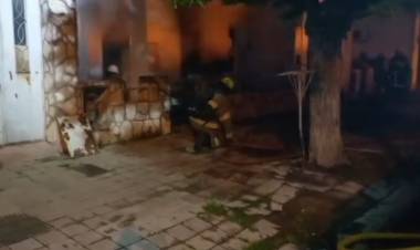 Bomberos Voluntarios acudieron al incendio de una vivienda