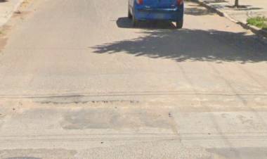 Vecinos decidieron rellenar una zanja de la obra inconclusa 