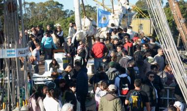 La fragata ARA “Libertad” abrió sus puertas al público