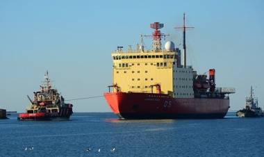 El Rompehielos Irízar arribó a Puerto Belgrano para tareas de mantenimiento