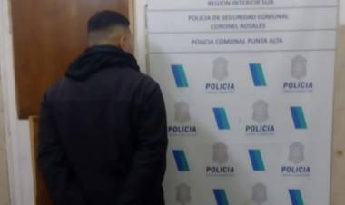 Un hombre fue aprehendido por golpear a su pareja y llevarse su teléfono