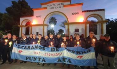 Se realizó la marcha de antorchas por las calles de la ciudad