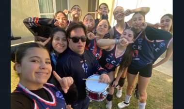 El Club Espora SUB15 Femenina se consagraron CAMPEONAS INVICTAS del Torneo Apertura 2024 de Voley
