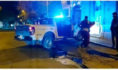 A un delincuente le encontraron un estéreo robado cuando lo perseguían por robar un bidón de nafta
