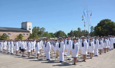 Nuevos Cabos Segundos egresados de la Escuela de Suboficiales de la Armada
