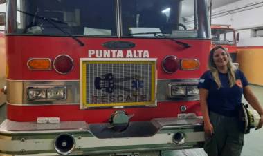 Una bombero de la Asociación de Bomberos Voluntarios de Punta Alta viaja a los incendios de Neuquén