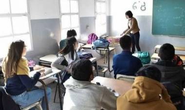 Docentes aprobaron propuesta de aumento del gobierno de Kicillof: cómo queda la escala salarial