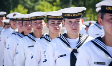 Egresaron las promociones 127° y 128° de la Escuela de Suboficiales de la Armada