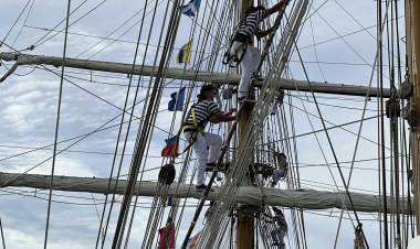 La fragata ARA “Libertad” arribó a Fortaleza, primer puerto de su itinerario 2026