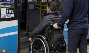 El Gobierno anunció que las personas con discapacidad podrán viajar en trenes y colectivos sin certificado