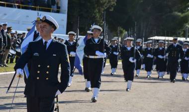 Se realizaron actos por el Día de la Bandera en Punta Alta y la Base Naval Puerto Belgrano