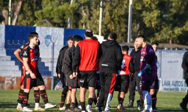 Liga del Sur: Sporting cayó ante Liniers en Bahía y no logra salir del fondo