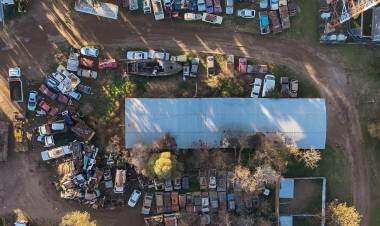 Fueron compactados vehículos de corralones municipales y otros donados a Bomberos