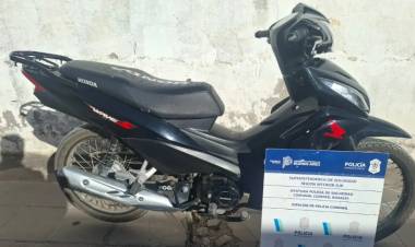 Detuvieron a un hombre a bordo de una moto robada