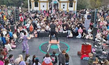 El Municipio celebró el Día del Niño con una jornada multitudinaria en la Plaza General Belgrano