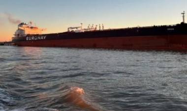 Puerto Rosales llegó a los 200 buques petroleros operados en el año