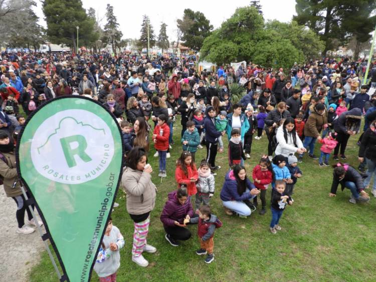 Una multitud disfrutó del festival por el “Día de la Niñez” organizada por el Municipio y Mesa Barrial Zona Sur 