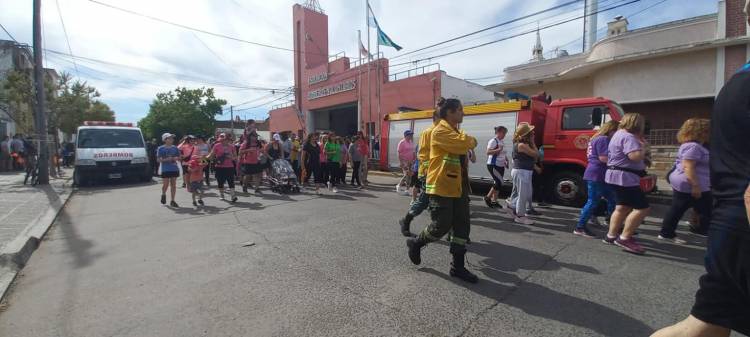 Más de 4000 Lts de agua donados en la caminata solidaria de Bomberos Voluntarios