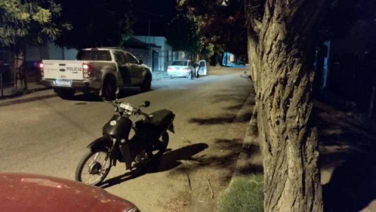Un motociclista herido tras un choque con un auto