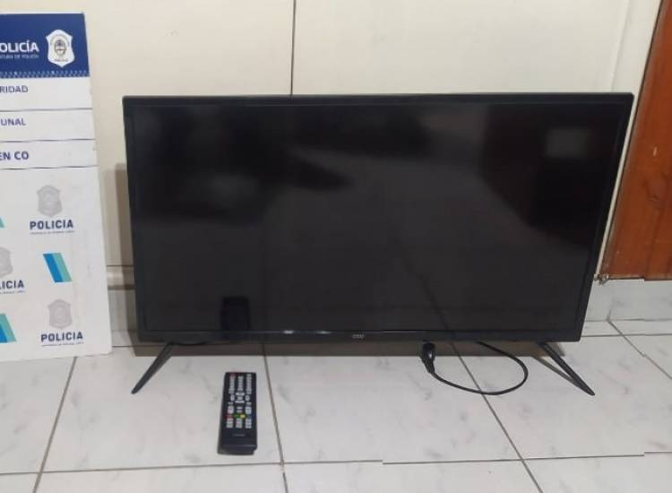 Detuvieron a un hombre que circulaba con un televisor a altas horas de la noche en Pehuen Co