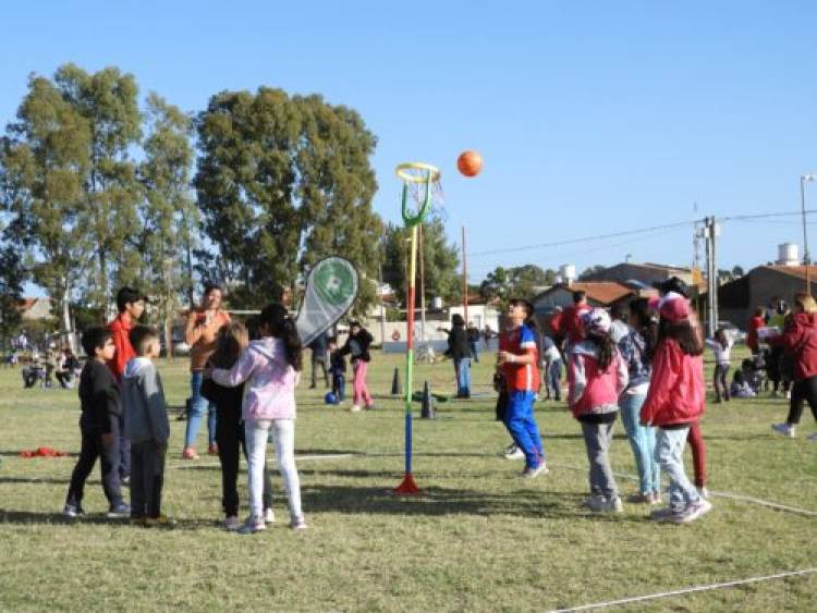 Con una gran concurrencia, volvió la Kermesse de Rosales Municipio en Barrio Centenario 